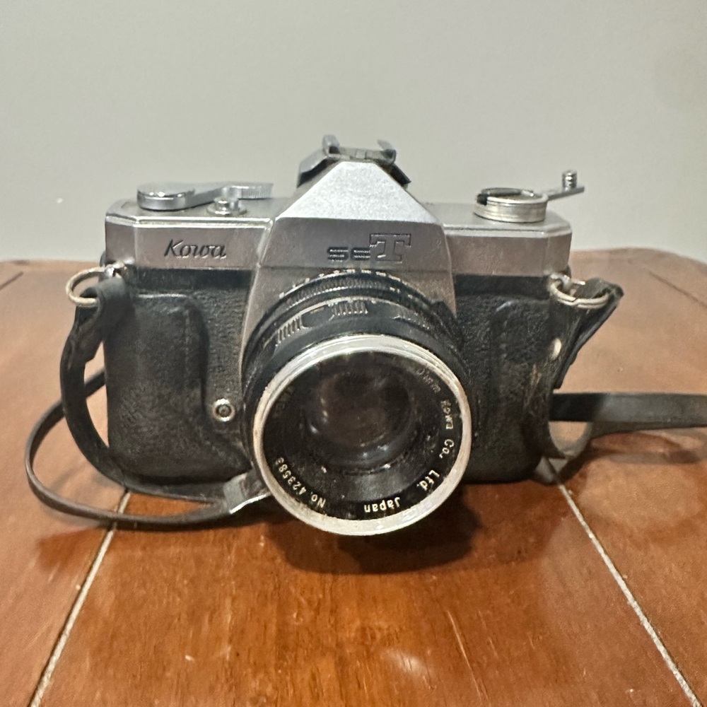 Kowa SE-T Black and Silver Film Camera. VINTAGE KOWA SET 35MM 1:1.8 50MM CAMERA